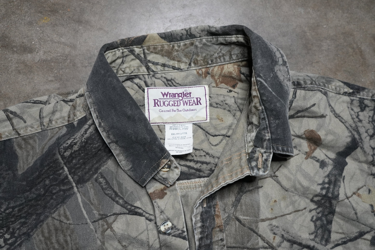 Wrangler Nature Graphic Shirt Size L (Fits XL-2XL)