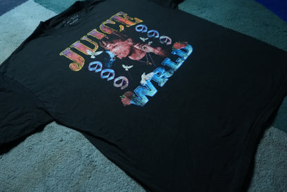side                                                                                                                                                                                                                                side view of a black Juice WRLD graphic tee shirt with 999 portrait design in size Extra Large
