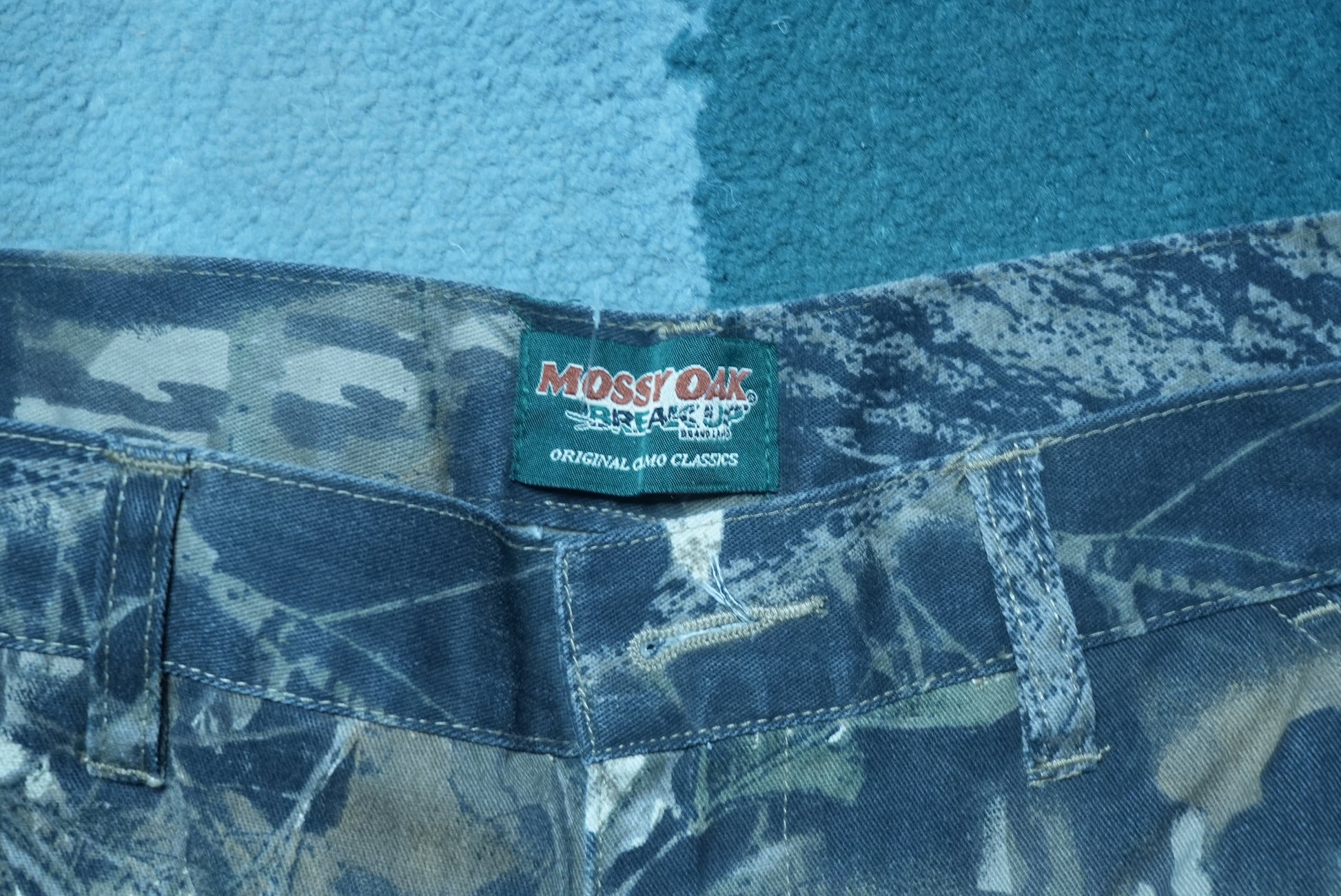 Logo view of vintage Mossy Oak nature real tree camo pants in size Large
