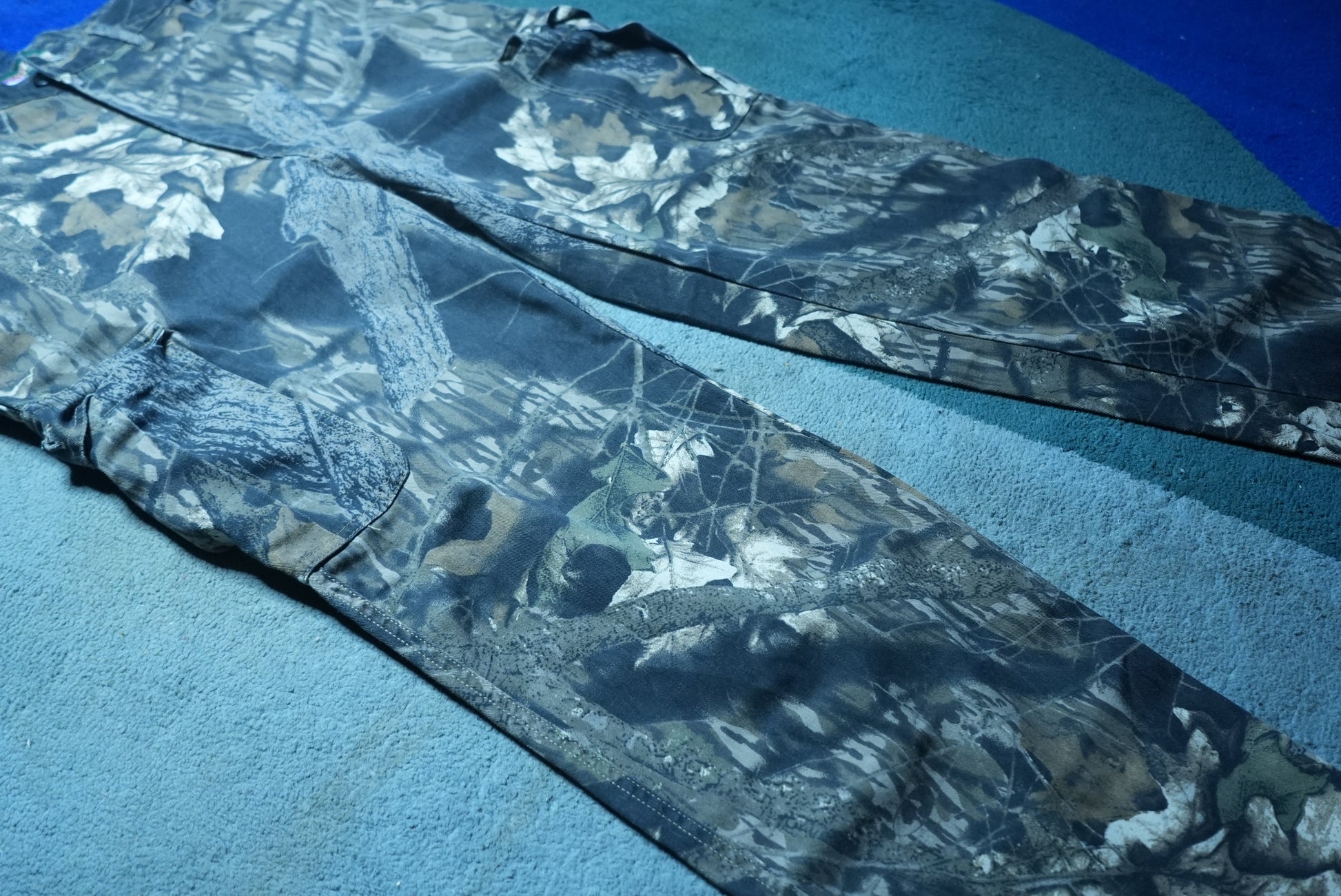 side view of vintage Mossy Oak nature real tree camo pants in size Large
